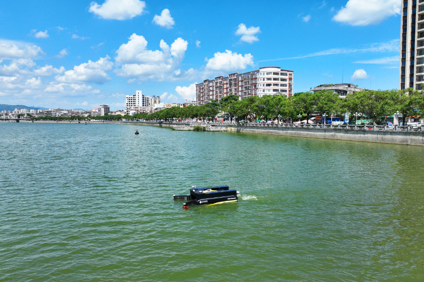 河道保洁成本直降70%！一台水面保洁无人船的一天